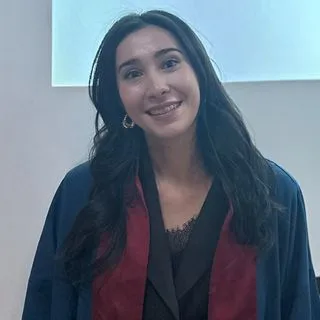 Dr. Dt. İzel Yeşil. Portre fotoğrafı.