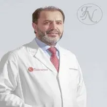 Prof. Dr. L. Ertan Sağbaş — Kalp Ve Damar Cerrahisi, İstanbul. Portre fotoğrafı.