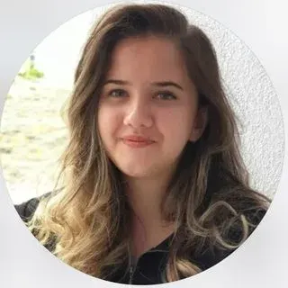 Uzm. Dkt. Ayşe Nur İnan — Dil ve Konuşma Terapisi, Niğde. Portre fotoğrafı.