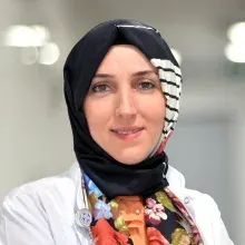 Doç. Dr. Suna Kabil Kucur — İstanbul. Portre fotoğrafı.