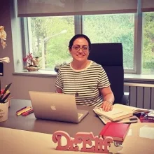 Op. Dr. Elif Ünlügedik Sayın — Kadın Hastalıkları Ve Doğum, İstanbul. Portre fotoğrafı.