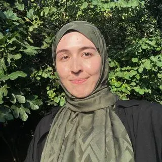 Psk. Berna Karataş — Psikoloji. Portre fotoğrafı.