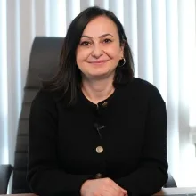 Doç. Dr. Sema Karakaş — İstanbul. Portre fotoğrafı.