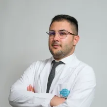 Op. Dr. Orhan Fahri Demir — Plastik Rekonstrüktif Ve Estetik Cerrahi, İstanbul. Portre fotoğrafı.
