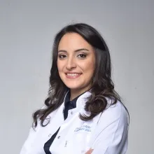 Op. Dr. Başak Çaypınar Eser — Kulak Burun Boğaz, İstanbul. Portre fotoğrafı.