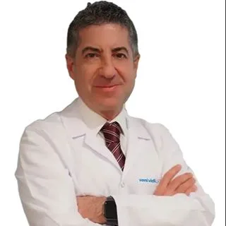 Prof. Dr. Peykan Türkçüoğlu — Göz Hastalıkları, Ataşehir, İstanbul. Portre fotoğrafı.