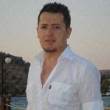 Dt. Ahmet Toprak — Diş Hekimi, Kayseri. Portre fotoğrafı.