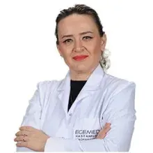 Uzm. Dr. Nailya Erzen — Dermatoloji, Kuşadası, Aydın. Portre fotoğrafı.