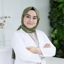 Uzm. Dt. Elif Sifil Kapıcıoğlu — Bursa. Portre fotoğrafı.
