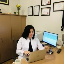 Uzm. Dr. Devrimsel Harika Ertem — Nöroloji, Bakırköy, İstanbul. Portre fotoğrafı.