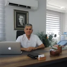 Uzm. Dr. Soner Güçlü — Aydın. Portre fotoğrafı.
