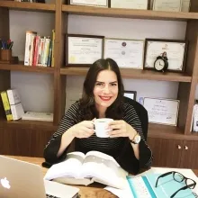 Psk. Aylin Cengiz Akpınarlı — Psikoloji. Portre fotoğrafı.