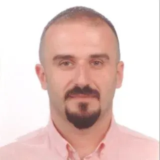 Uzm. Dr. Savaş Arslan — Antalya. Portre fotoğrafı.