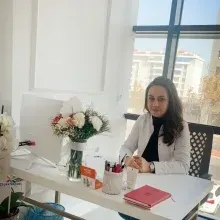 Dt. Arasta Bostancı — Diş Hekimi, Konya. Portre fotoğrafı.