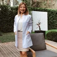 Uzm. Dr. Nagihan Sahillioğlu Tarikci — Dermatoloji, İstanbul. Portre fotoğrafı.