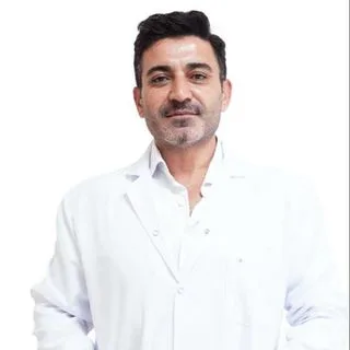 Op. Dr. Emrullah Akay — Kadın Hastalıkları Ve Doğum, Küçükçekmece, İstanbul. Portre fotoğrafı.