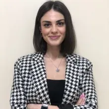 Dyt. Melike Altındağ — Diyetisyen, İzmir. Portre fotoğrafı.