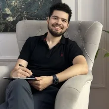 Psk. Fatih Özkan — Psikoloji, İzmir. Portre fotoğrafı.