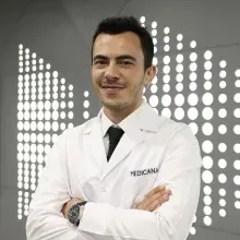 Op. Dr. Batuhan Saka — Kadın Hastalıkları Ve Doğum, Ataşehir, İstanbul. Portre fotoğrafı.