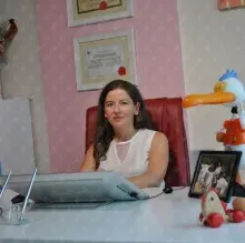 Uzm. Dr. Ayşe Zengin Turan — Çocuk Sağlığı Ve Hastalıkları, Antalya. Portre fotoğrafı.