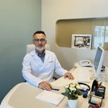 Doç. Dr. Süleyman Yılmaz — Kulak Burun Boğaz, Fatih, İstanbul. Portre fotoğrafı.