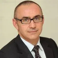 Doç. Dr. Deniz Ersev — Üroloji, Şişli, İstanbul. Portre fotoğrafı.