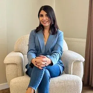 Psk. Dr. Cansu Aykaç — Psikoloji. Portre fotoğrafı.