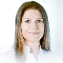 Op. Dr. Ayşenur Kaya Kahveci — Kadın Hastalıkları Ve Doğum, Mezitli, Mersin. Portre fotoğrafı.