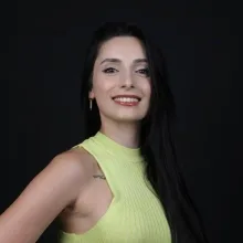 Psk. Hazal Gül Akkuş — Psikoloji, Ankara. Portre fotoğrafı.