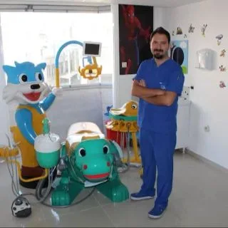 Dr. Öğr. Üyesi Görkem Yahyaoğlu — Çocuk Diş Hekimliği (Pedodonti), Trabzon. Portre fotoğrafı.