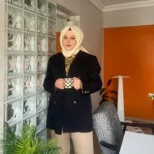 Dyt. Kübra Dal — Diyetisyen, Balıkesir. Portre fotoğrafı.
