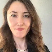 Fzt. Seda Aksoy — Fizyoterapi Ve Rehabilitasyon. Portre fotoğrafı.