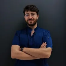 Dt. Özgür Kandemir — Diş Hekimi, Denizli. Portre fotoğrafı.
