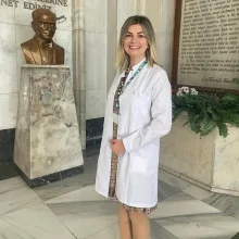 Op. Dr. Gül Boran Sarıoğlu — Kadın Hastalıkları Ve Doğum. Portre fotoğrafı.