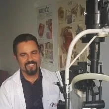 Op. Dr. Cemal Savaş Karateke — Göz Hastalıkları, Muratpaşa, Antalya. Portre fotoğrafı.