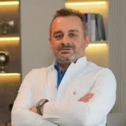 Op. Dr. Burak Arslan — Kadın Hastalıkları Ve Doğum, Güngören, İstanbul. Portre fotoğrafı.