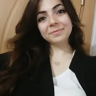Psk. Ayşenur Tuna — Psikoloji. Portre fotoğrafı.