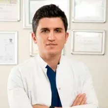 Uzm. Dr. Murat Küçüktaş — Dermatoloji, Bursa. Portre fotoğrafı.