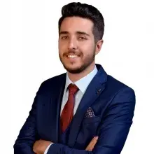 Dt. Emrecan Okumuş — Diş Hekimi, Yalova. Portre fotoğrafı.
