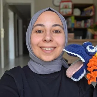 Dkt. Emel Durmuş — Dil ve Konuşma Terapisi, Bursa. Portre fotoğrafı.