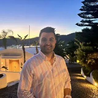 Op. Dr. Orhan Kılınç — Kadın Hastalıkları Ve Doğum, Konya. Portre fotoğrafı.