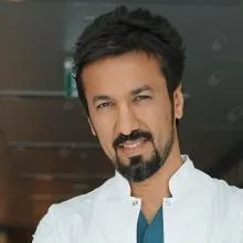 Op. Dr. Vasfi Çelik — Mersin. Portre fotoğrafı.