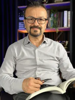 Doç. Dr. Hüseyin Günay profilinde yer alan galeri fotoğrafı.