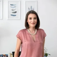 Uzm. Dr. Ayça Can Uz — Psikiyatri, İstanbul. Portre fotoğrafı.