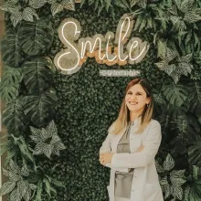 Dt. Esra Sabur Gökkaya — Diş Hekimi, Antalya. Portre fotoğrafı.