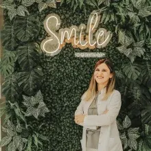 Dt. Esra Sabur Gökkaya — Diş Hekimi, Antalya. Portre fotoğrafı.