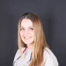 Dt. Bikem Biriciktürk — Diş Hekimi, Bursa. Portre fotoğrafı.