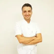 Dt. Hasan İrfan Uludağ — Diş Hekimi, İzmir. Portre fotoğrafı.
