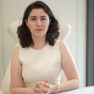 Op. Dr. Esin Kaplan — Genel Cerrahi, İstanbul. Portre fotoğrafı.