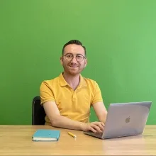 Dyt. Yusuf Kenan Özkaraman — Diyetisyen, Balıkesir. Portre fotoğrafı.
